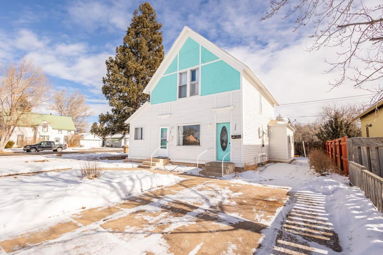 New Listing!! Bright Bohemian Holiday home Laramie