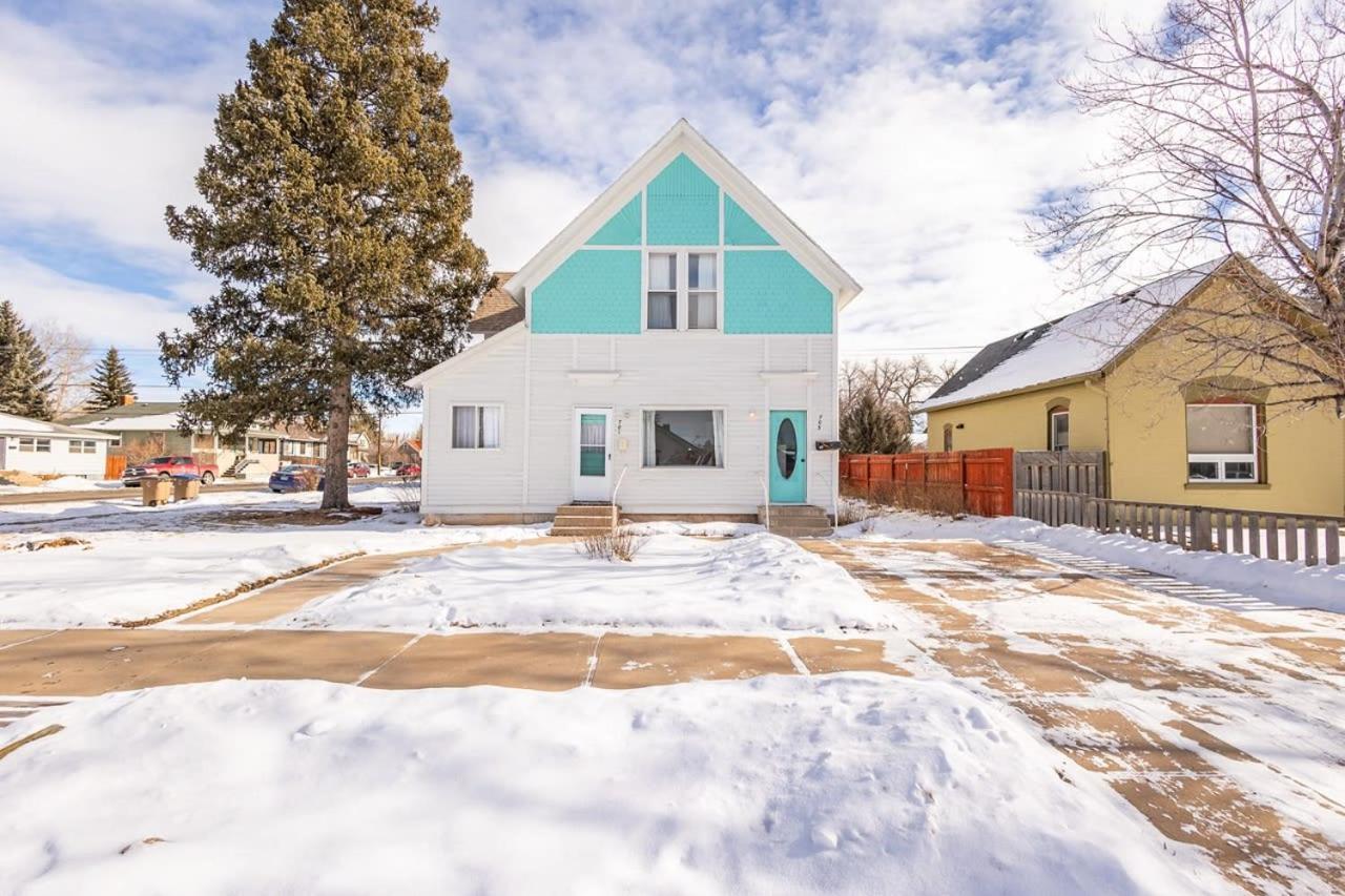 New Listing!! Bright Bohemian Holiday home *